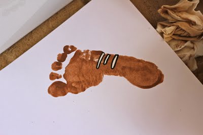 The perfect craft for a Super Bowl party with lots of little feet!