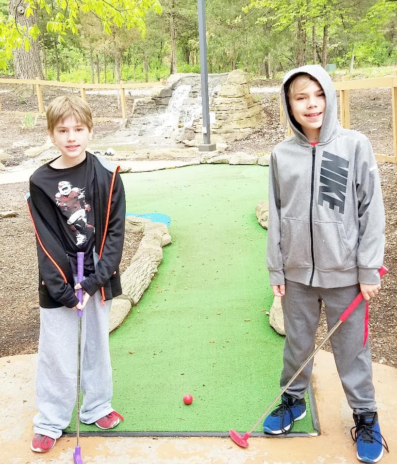 mini golf at Grizzly Jack's